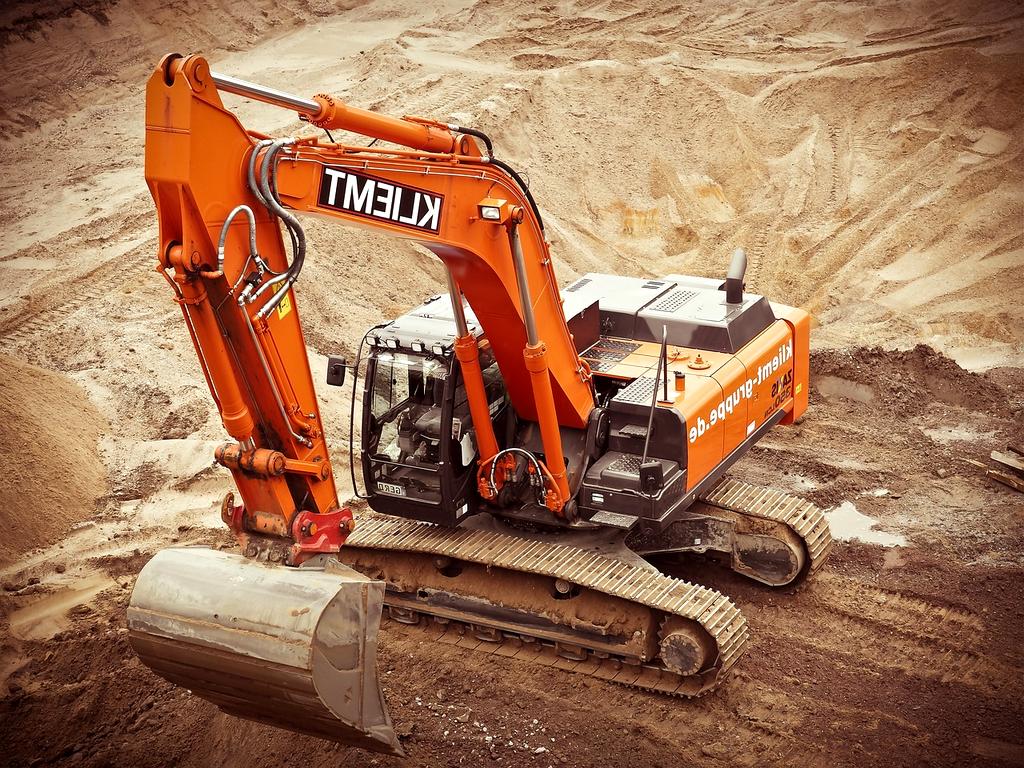 Advanced AI monitoring industrial equipment