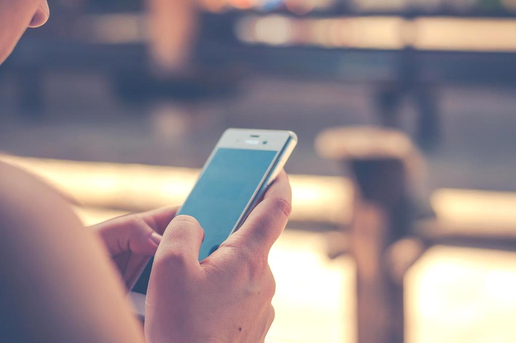Maintenance team receiving alerts on mobile devices