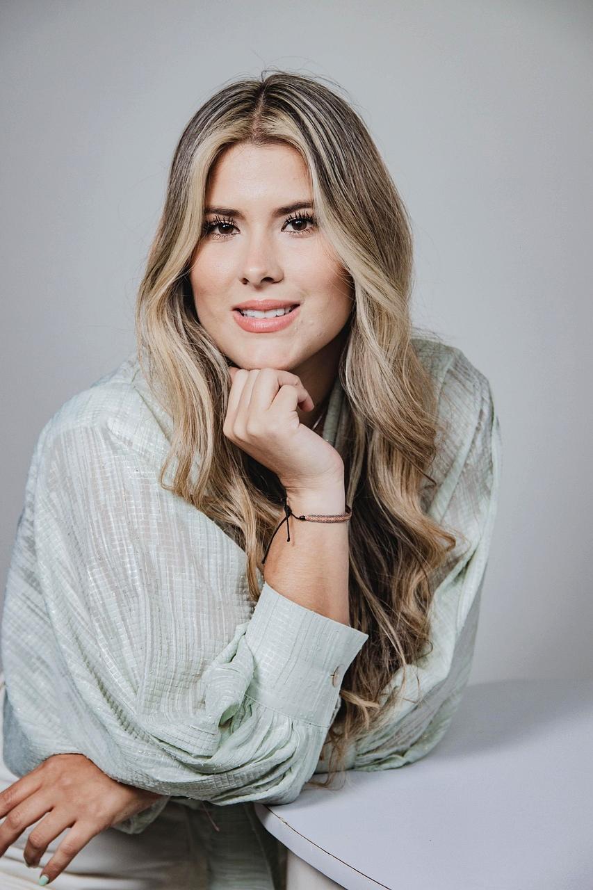 Olivia Hansen portrait